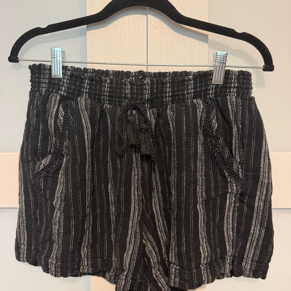 Briggs Black & White Striped Tassel Drawstring Shorts Size M